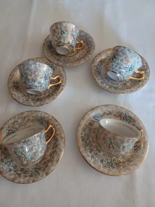 Conjunto de 5 chávenas e pires