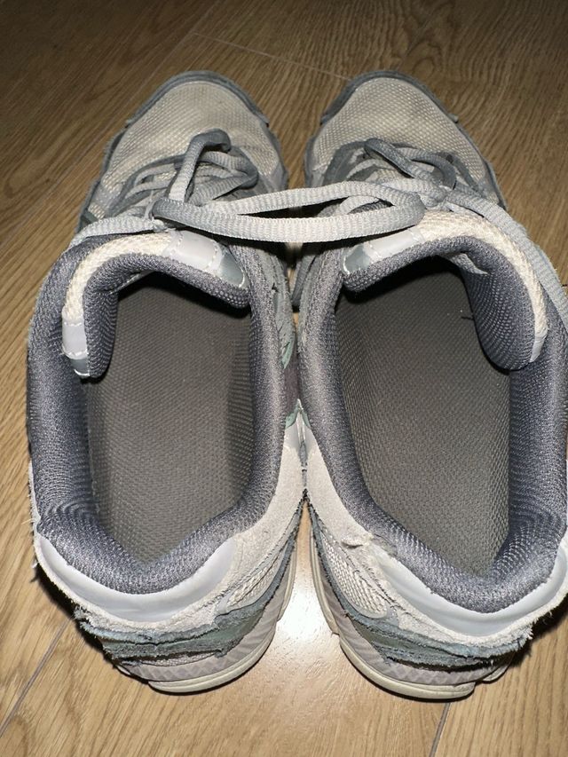 Vendo Zapatillas New Balance Grises