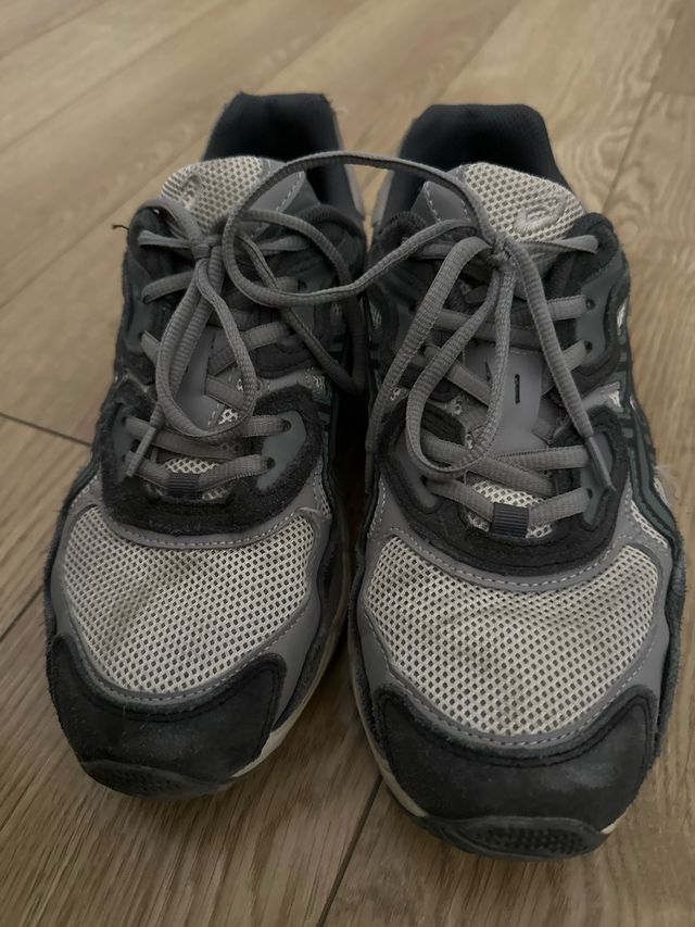 Vendo Zapatillas New Balance Grises