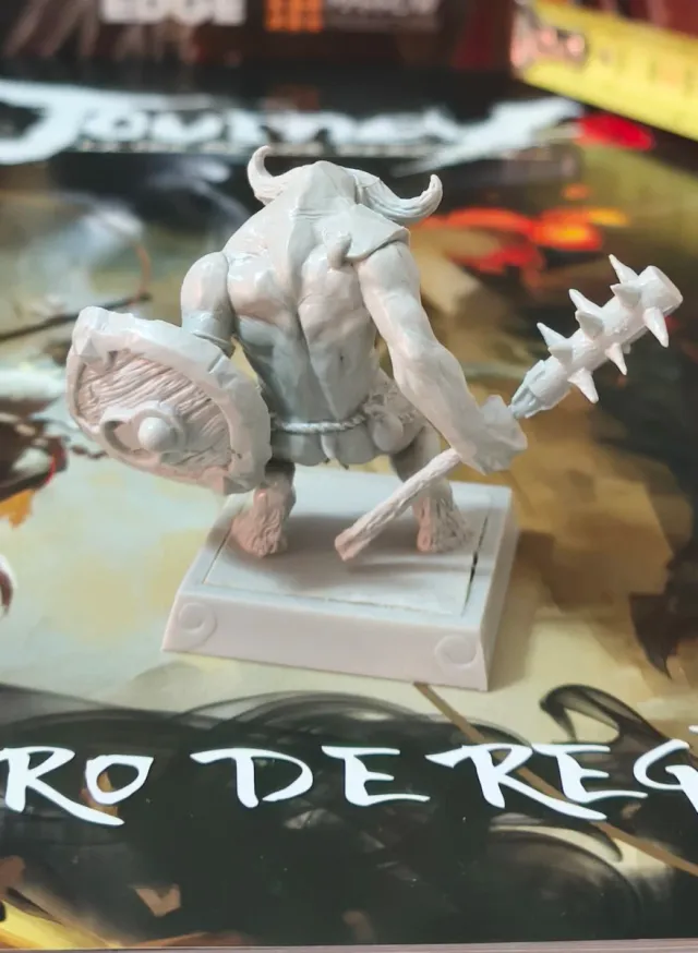 Miniatura Guerrero Toro Berrok