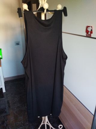 Vestido de tirantes anchos, por la rodilla 