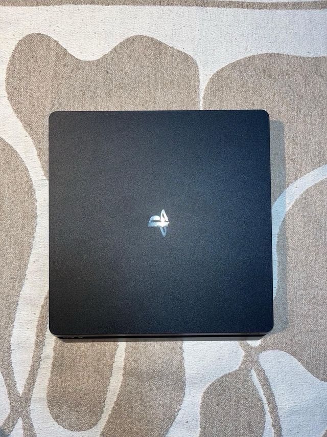 PS4 (PlayStation 4) Negra + Juegos + mandos