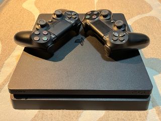 PS4 (PlayStation 4) Negra + Juegos + mandos