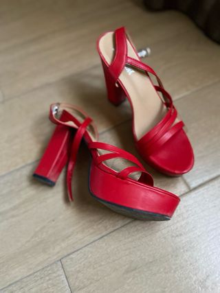Zapatos de fiesta rojos de plataforma