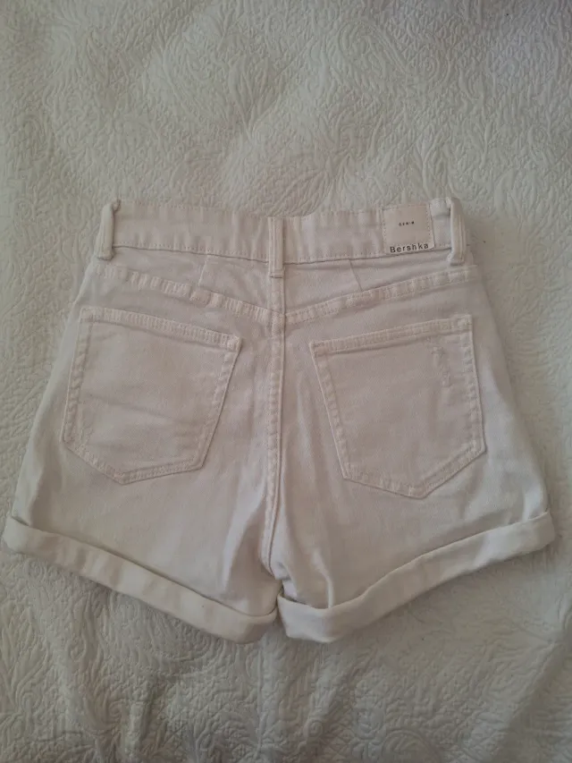Pantalón corto vaquero blanco Bershka