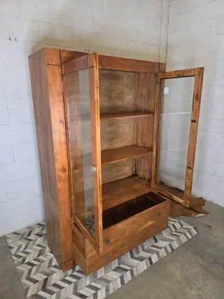 Vitrina de madera acacia moderna