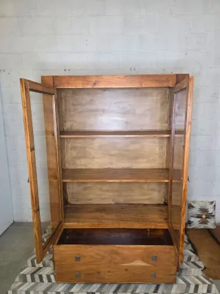 Vitrina de madera acacia moderna