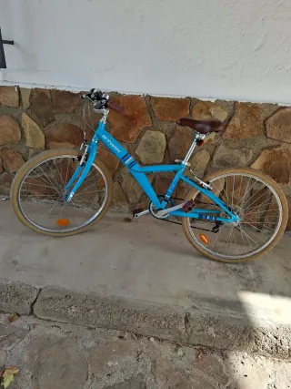 Bicicleta azul B'TWIN