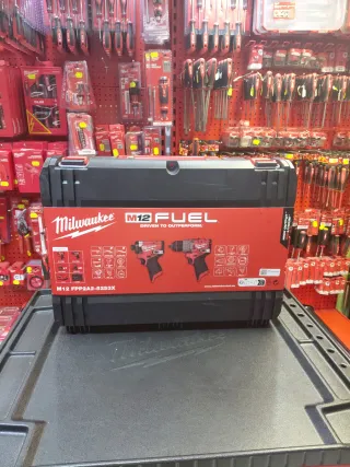 Lote Milwaukee M12 FUEL