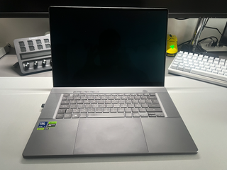 Portátil Asus ROG Zephyrus G16 OLED 240Hz