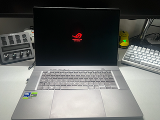 Portátil Asus ROG Zephyrus G16 OLED 240Hz