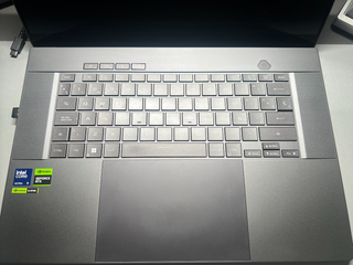 Portátil Asus ROG Zephyrus G16 OLED 240Hz