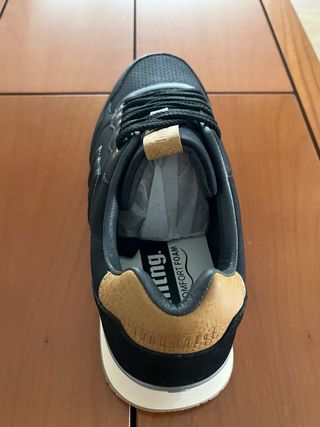 Zapatillas Mustang Negras y Beige