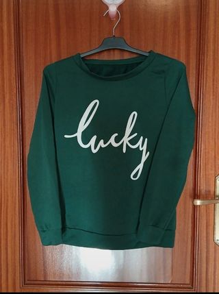 Jersey verde con estampado de letras blancas 