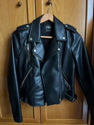 Cazadora Zara Negra