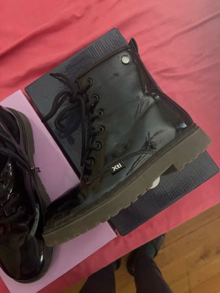 Botas charol negras
