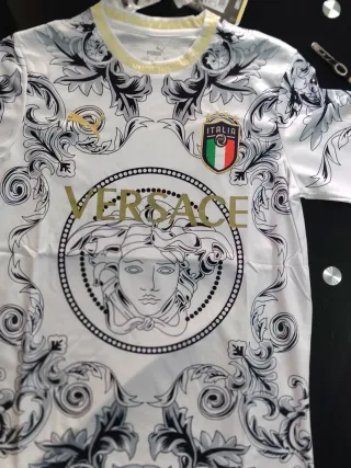 Camiseta Versace Italia Blanca y Dorada