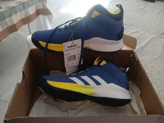 Zapatillas Adidas basket niño sin estrenar .