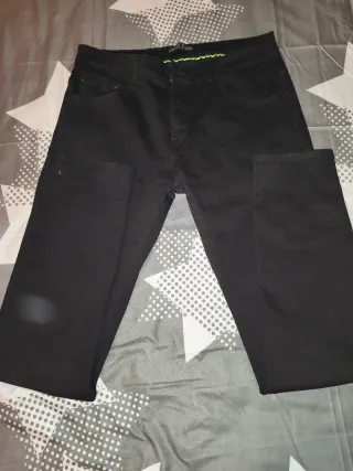 Pantalón vaquero negro hombre
