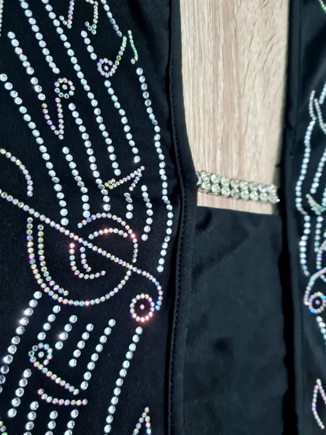 Body Negro con Abertura y Brillos