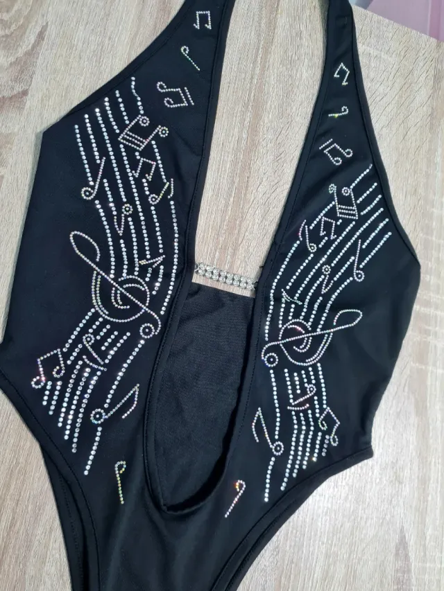 Body Negro con Abertura y Brillos