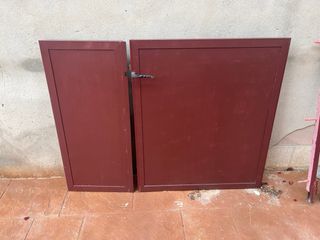 Puerta doble de hierro media altura