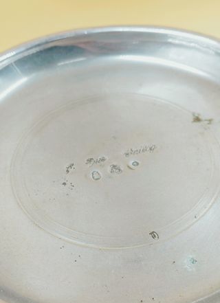 Bilancia a due piatti vintage con pesi