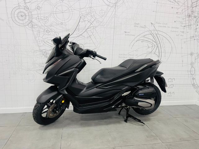 HONDA FORZA 125 OCASIÓN - NEGRA MATE