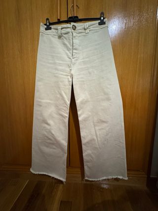 Pantalones beige anchos