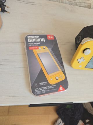 Nintendo Switch Lite Amarilla + Protector Pantalla