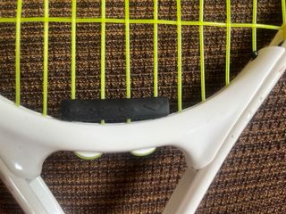 Raqueta de tenis amarilla