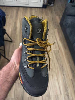 Botas de montaña DWZAG grises y negras