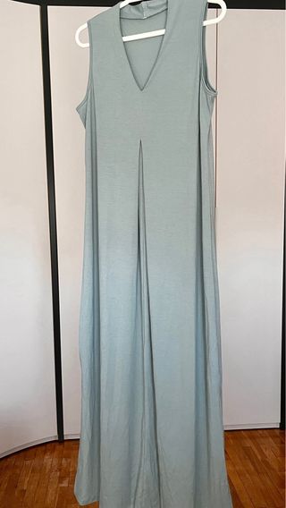 Vestido verde agua y cárdigan negro T. M