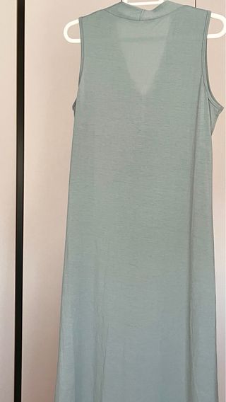 Vestido verde agua y cárdigan negro T. M