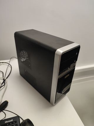 PC Athlon II X2 245. 4gb ram. 120gb ssd.