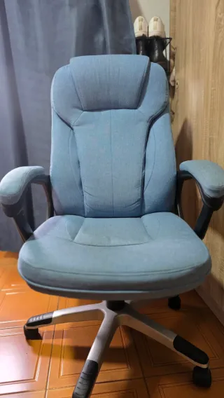 Silla de oficina azul y gris