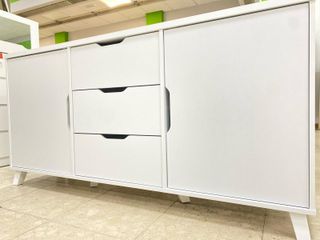 APARADOR BLANCO CON DOS PUERTAS Y 3 CAJONES NUEVO
