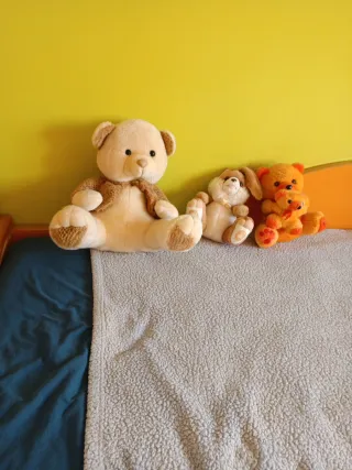 Lote de peluches: osos y conejo