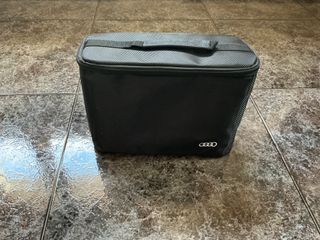 AUDI Bolsa nevera + productos limpieza