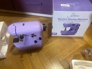 Máquina de coser morada, nueva
