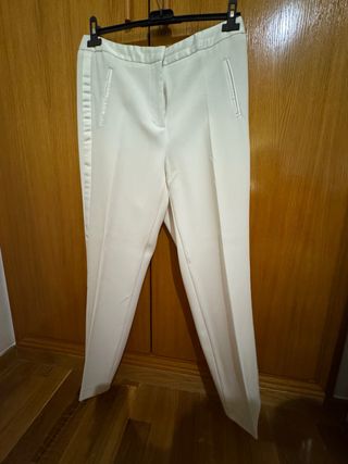 Pantalones blancos elegantes