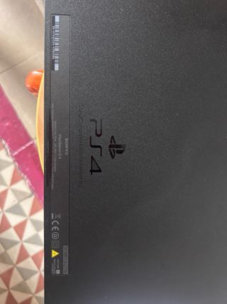 PlayStation 4 PS4 Negra + mando