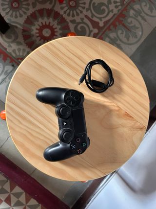PlayStation 4 PS4 Negra + mando
