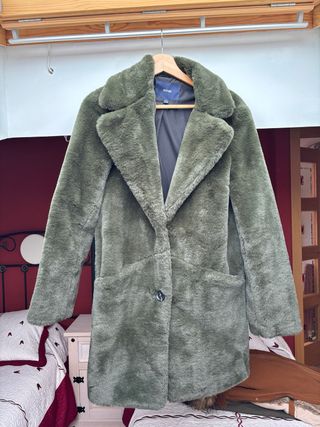 Abrigo pelo verde Kiabi Talla S