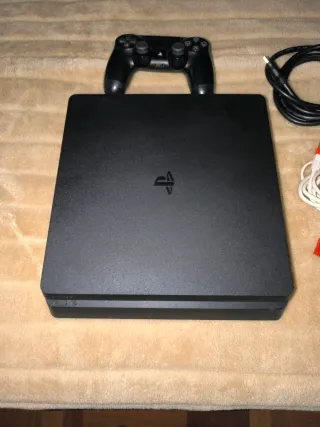 PS4 Slim Negra + Mando 