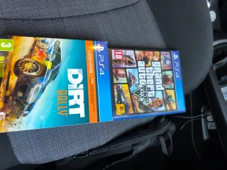 PS4 Slim Negra + Mando 