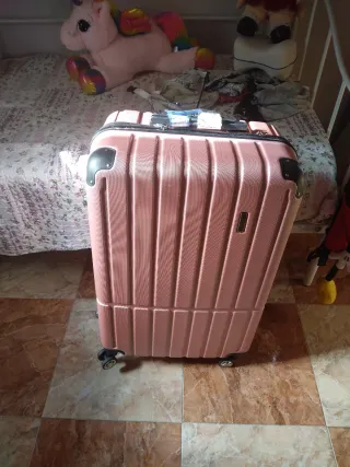 Maleta rosa semi-usada