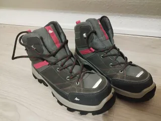 Botas de montaña Quechua grises y rosas