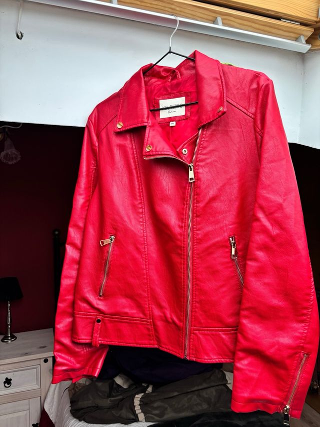 Chaqueta efecto piel roja