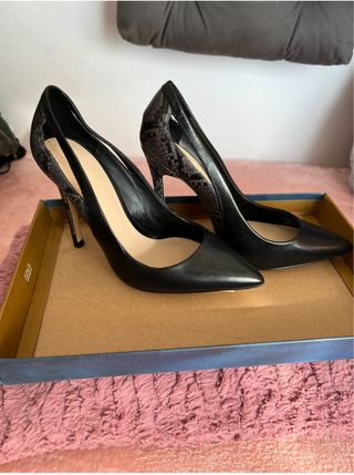 Zapatos de tacón Zara negros y grises